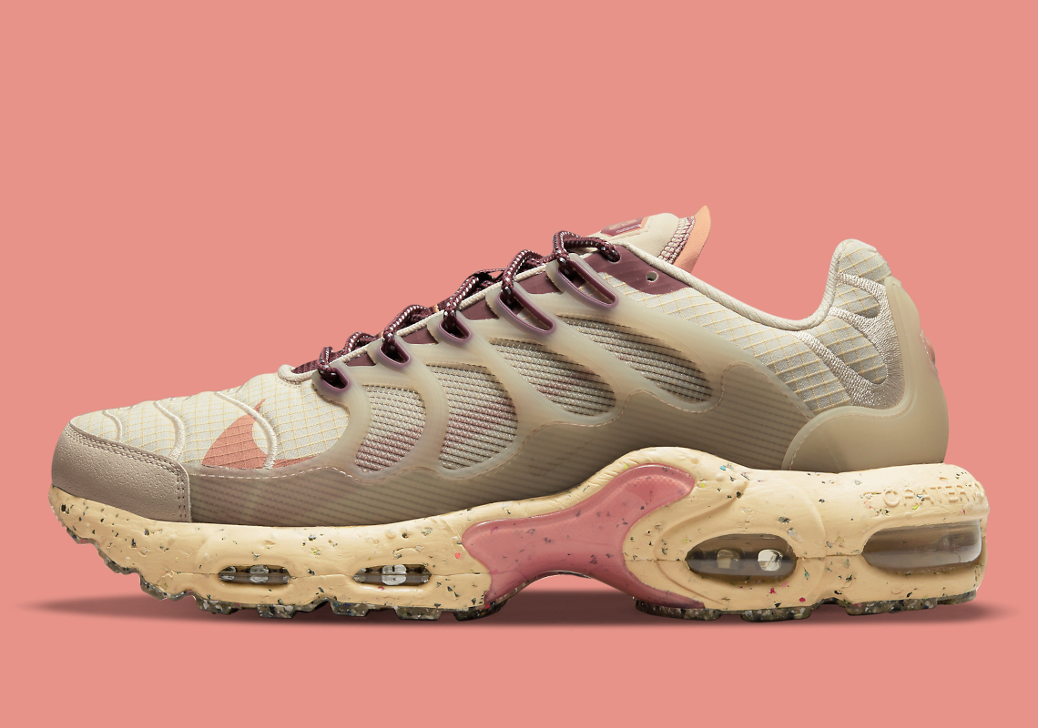 Read more about the article Hits Of Soft Pink Animate This Sandy Nike Air Max Terrascape Plus